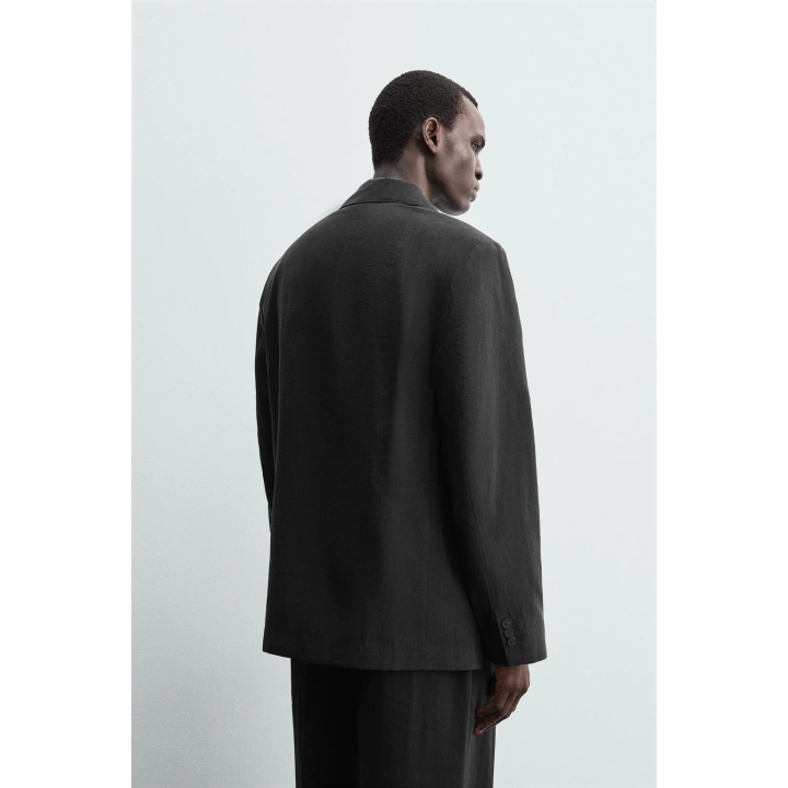 СТРУЯЩИЙСЯ КОСТЮМНЫЙ БЛЕЙЗЕР