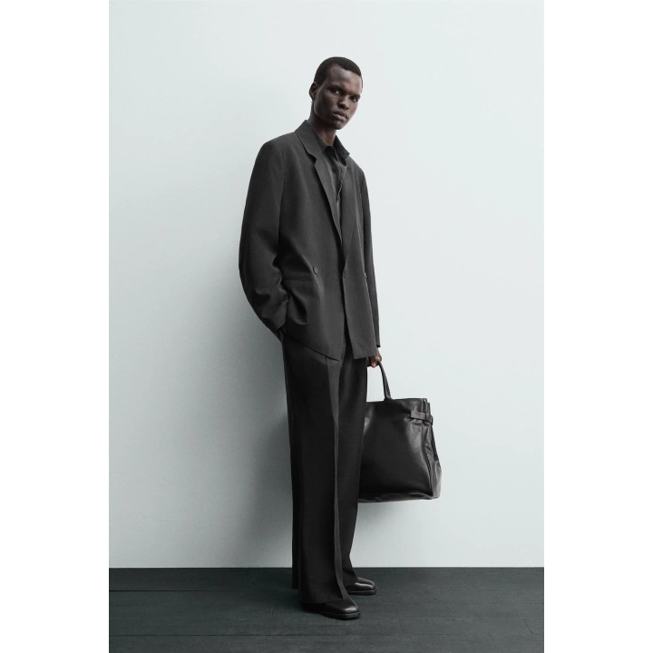 СТРУЯЩИЙСЯ КОСТЮМНЫЙ БЛЕЙЗЕР