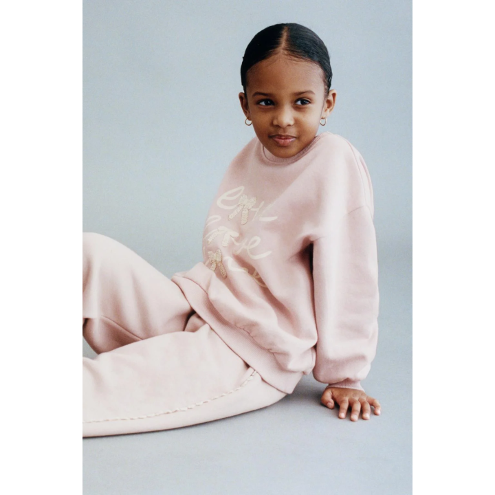 ТОЛСТОВКА С ВЫШИТЫМИ БАНТАМИ