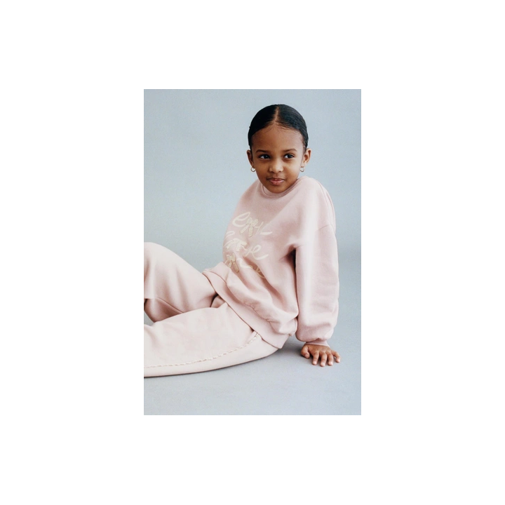 ТОЛСТОВКА С ВЫШИТЫМИ БАНТАМИ