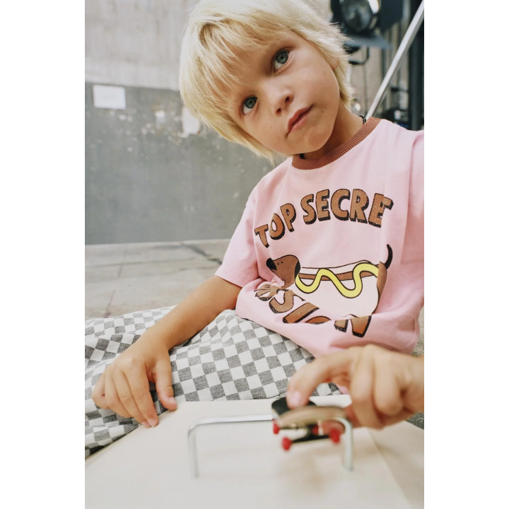 ФУТБОЛКА С ПРИНТОМ И КОНТРАСТНОЙ ОТДЕЛКОЙ