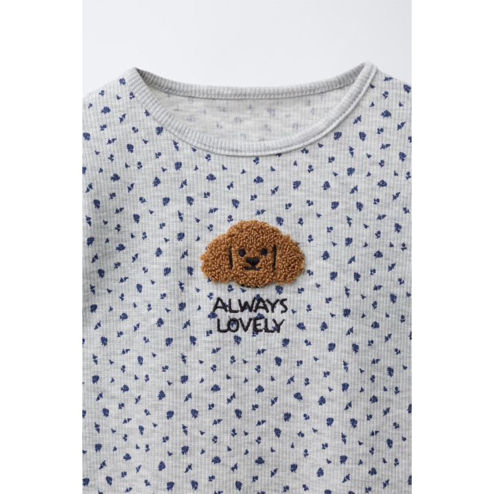 Футболка с рельефным узором и нашивкой в виде цветов и животного