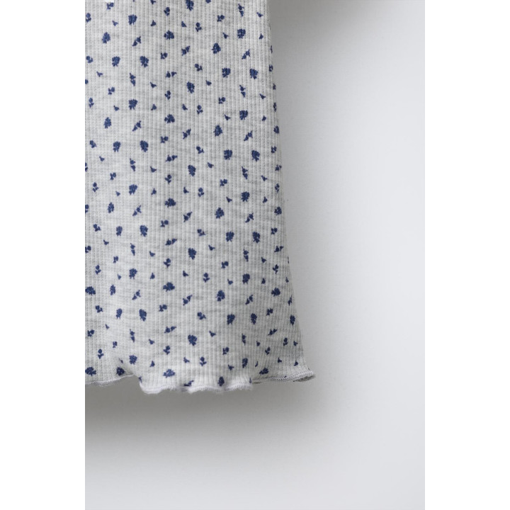 Футболка с рельефным узором и нашивкой в виде цветов и животного