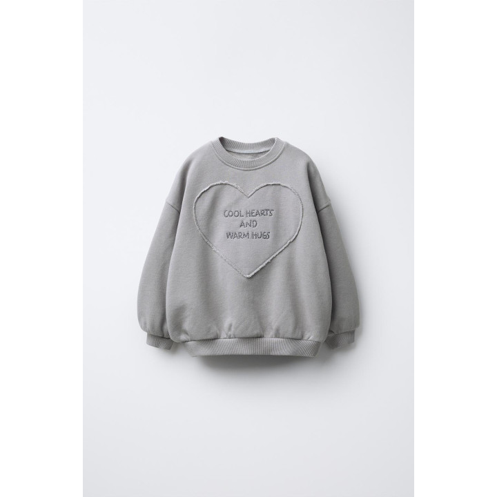 ТОЛСТОВКА С ВЫШИТЫМ СЕРДЦЕМ И НАДПИСЬЮ