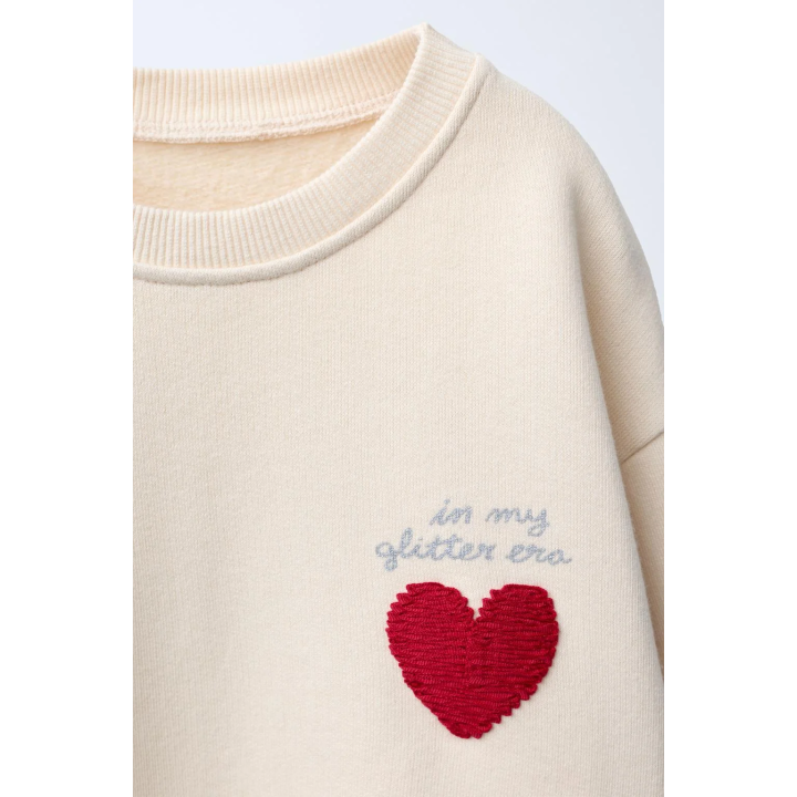 ТОЛСТОВКА С ВЫШИТЫМИ СЕРДЦАМИ