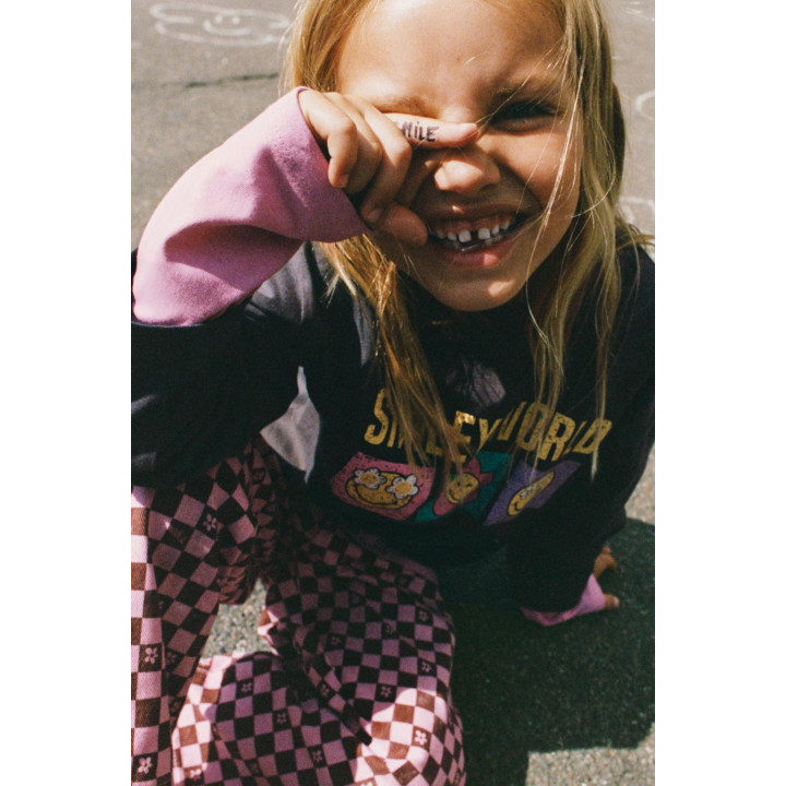 ЛОНГСЛИВ С ЦВЕТОЧНЫМ ПРИНТОМ «СМАЙЛИК»®