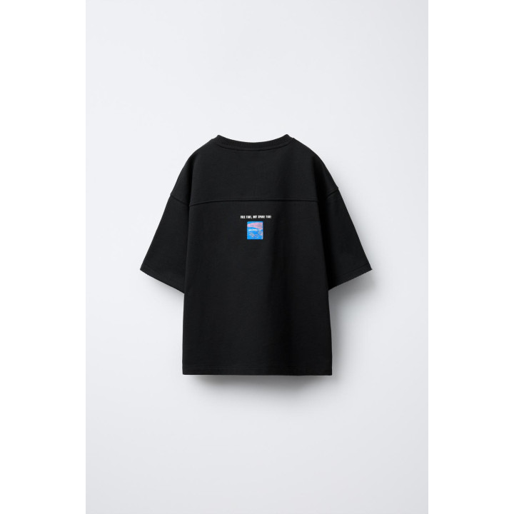 ФУТБОЛКА С РЕЛЬЕФНЫМ ПРИНТОМ