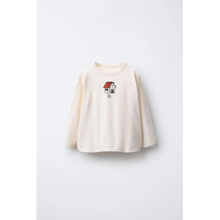 ЛОНГСЛИВ С ВЫШИВКОЙ В ВИДЕ ДОМИКА