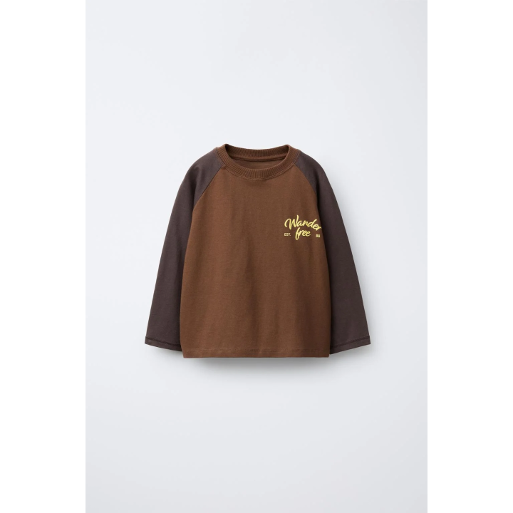 ФУТБОЛКА С РУКАВАМИ РЕГЛАН И ТЕКСТОВЫМ ПРИНТОМ