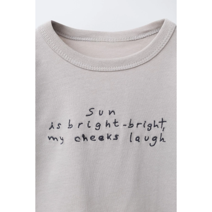 Футболка с вышитым лозунгом