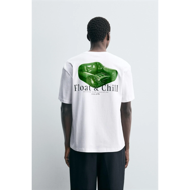 ФУТБОЛКА С КОНТРАСТНЫМИ ПРИНТАМИ