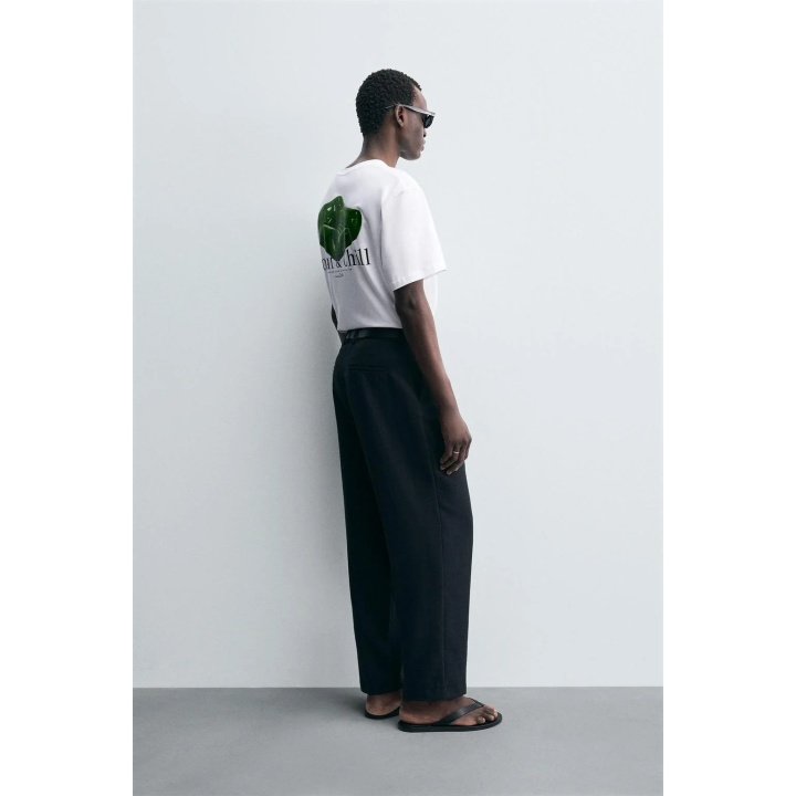 ФУТБОЛКА С КОНТРАСТНЫМИ ПРИНТАМИ