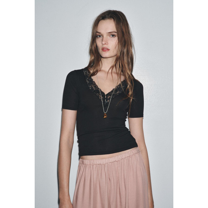 Футболка с кружевом