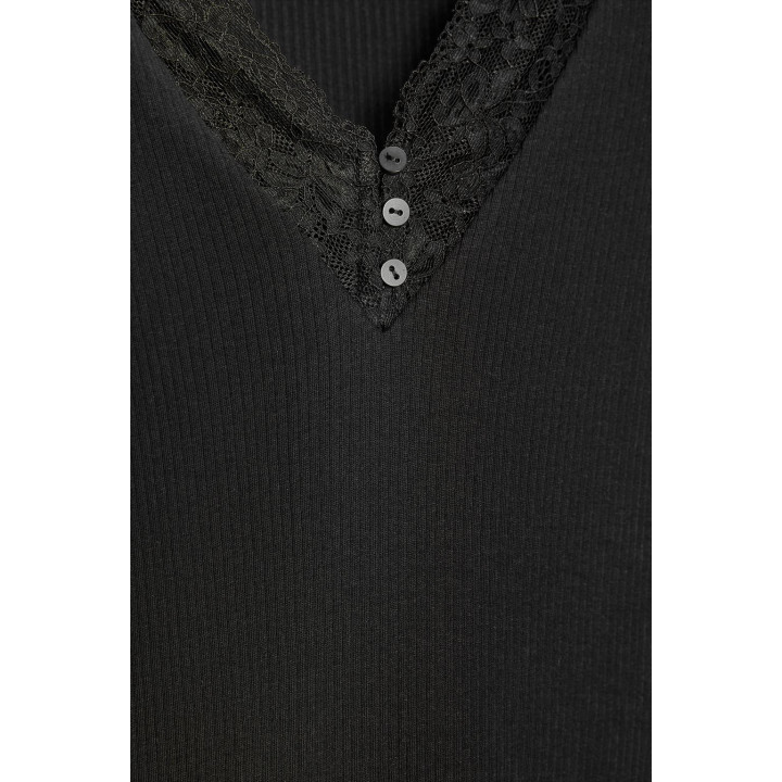 Футболка с кружевом