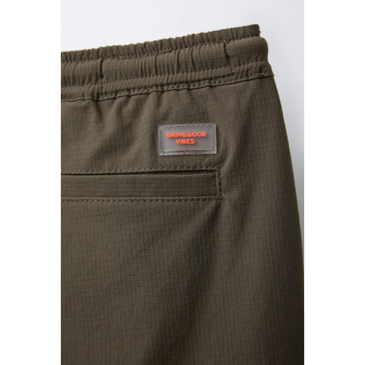 БРЮКИ-ДЖОГГЕРЫ ИЗ ВЫСОКОТЕХНОЛОГИЧНОЙ ТКАНИ