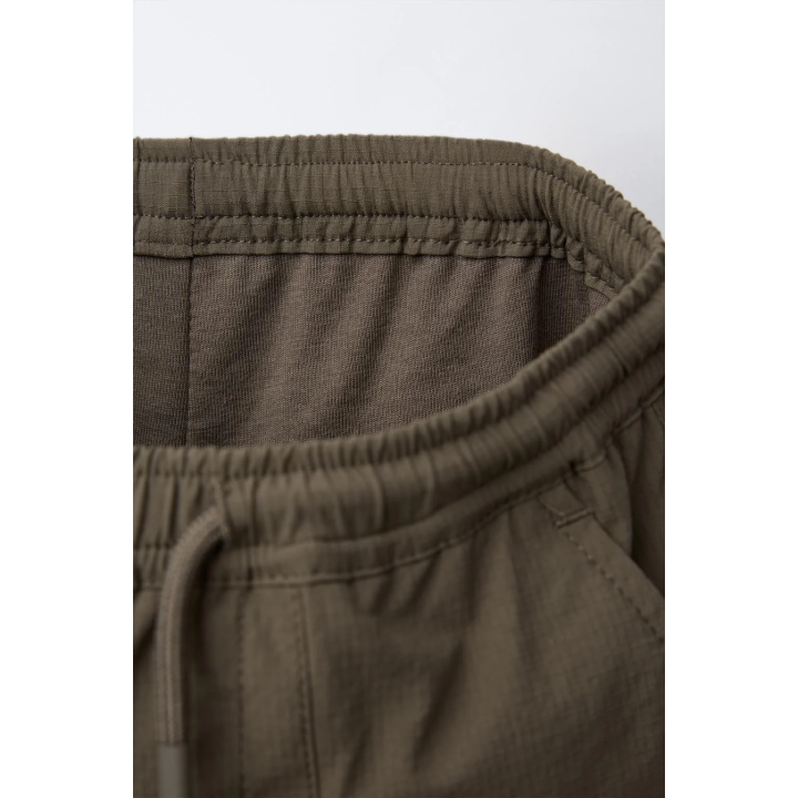 БРЮКИ-ДЖОГГЕРЫ ИЗ ВЫСОКОТЕХНОЛОГИЧНОЙ ТКАНИ