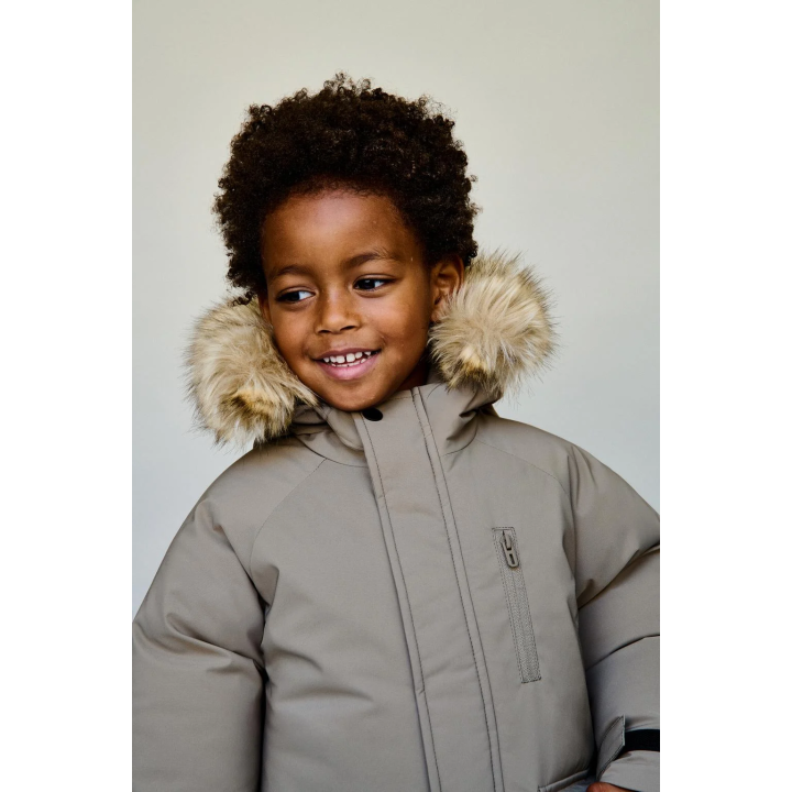 ПАРКА С КАПЮШОНОМ И СЪЕМНЫМ ИСКУССТВЕННЫМ МЕХОМ WATER REPELLENT