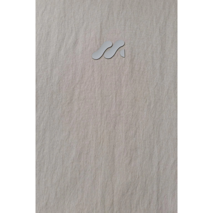 СТЕГАНОЕ ПАЛЬТО С КАПЮШОНОМ И РЕЛЬЕФНЫМ ЛОГОТИПОМ