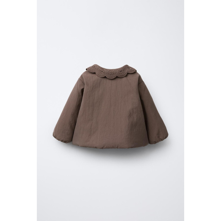 СТЕГАНАЯ КУРТКА С ВОРОТНИКОМ ИЗ КРУЖЕВА КРОШЕ