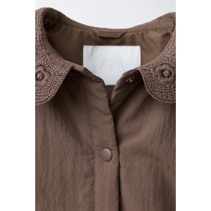 СТЕГАНАЯ КУРТКА С ВОРОТНИКОМ ИЗ КРУЖЕВА КРОШЕ