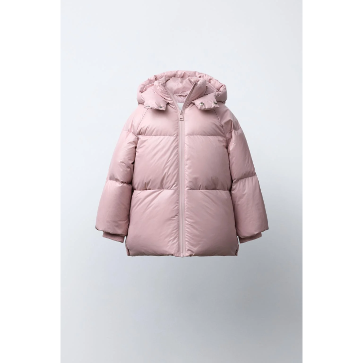 ВОДООТТАЛКИВАЮЩИЙ И ВЕТРОЗАЩИТНЫЙ ПУХОВИК ИЗ ПЕРА И ПУХА