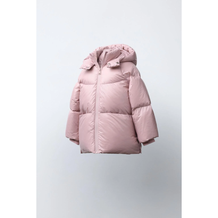 ВОДООТТАЛКИВАЮЩИЙ И ВЕТРОЗАЩИТНЫЙ ПУХОВИК ИЗ ПЕРА И ПУХА