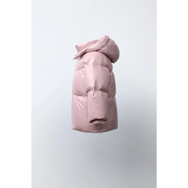 ВОДООТТАЛКИВАЮЩИЙ И ВЕТРОЗАЩИТНЫЙ ПУХОВИК ИЗ ПЕРА И ПУХА