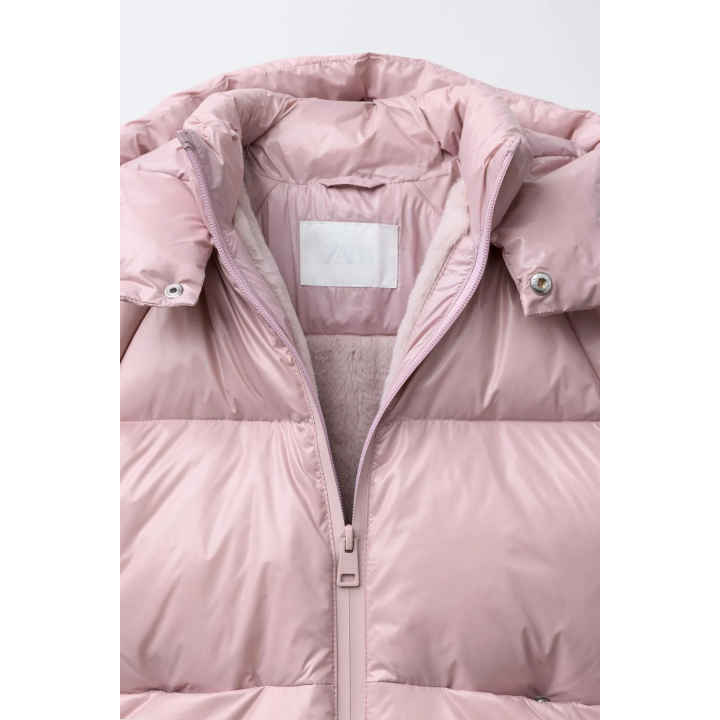 ВОДООТТАЛКИВАЮЩИЙ И ВЕТРОЗАЩИТНЫЙ ПУХОВИК ИЗ ПЕРА И ПУХА