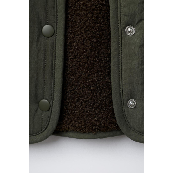 СТЕГАНАЯ КУРТКА С ВЕЛЬВЕТОВЫМ ВОРОТНИКОМ