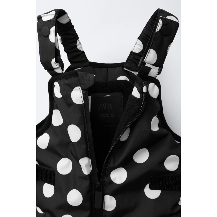 ВОДО- И ВЕТРОНЕПРОНИЦАЕМЫЙ ЛЫЖНЫЙ КОМБИНЕЗОН В ГОРОШЕК