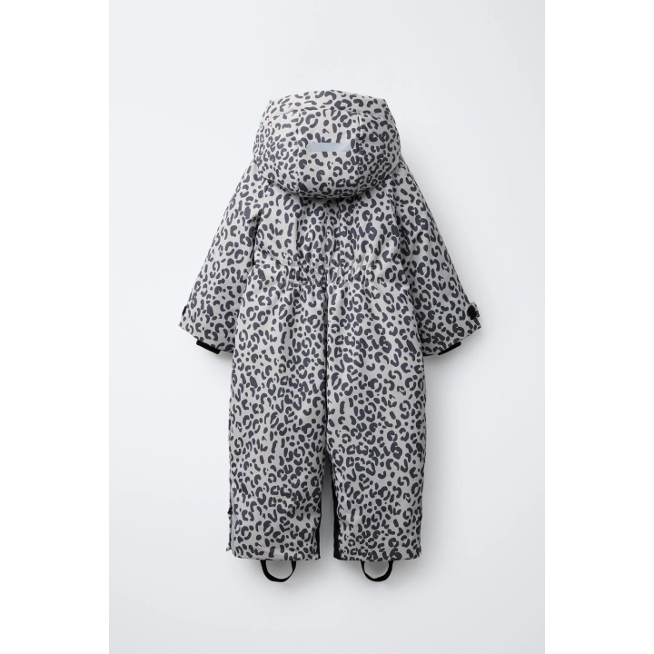 НЕПРОМОКАЕМЫЙ ВЕТРОЗАЩИТНЫЙ КОМБИНЕЗОН С АНИМАЛИСТИЧЕСКИМ ПРИНТОМ