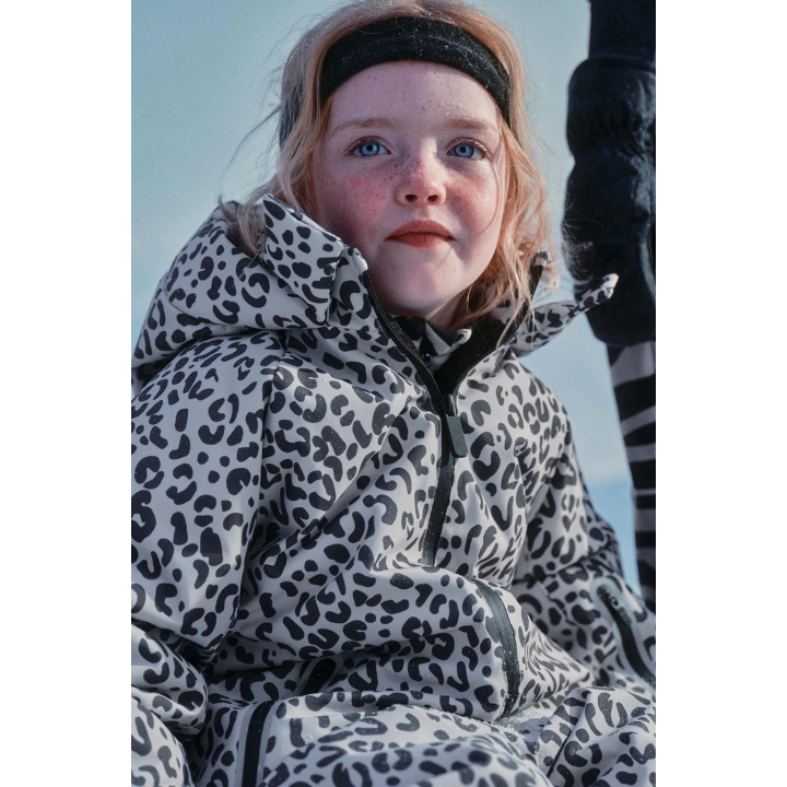 НЕПРОМОКАЕМЫЙ ВЕТРОЗАЩИТНЫЙ КОМБИНЕЗОН С АНИМАЛИСТИЧЕСКИМ ПРИНТОМ