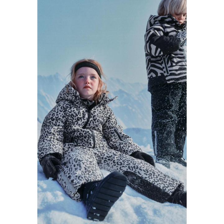 НЕПРОМОКАЕМЫЙ ВЕТРОЗАЩИТНЫЙ КОМБИНЕЗОН С АНИМАЛИСТИЧЕСКИМ ПРИНТОМ