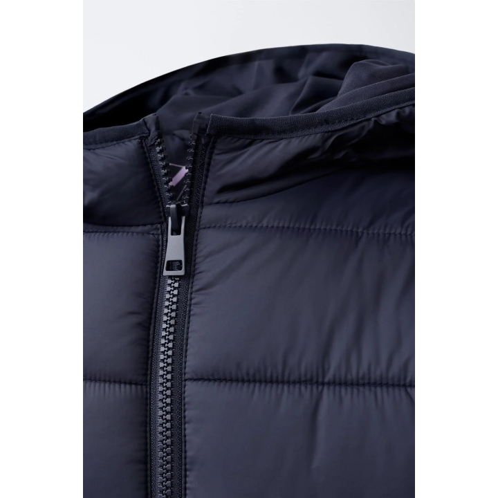 КУРТКА ОЧЕНЬ ЛЕГКАЯ С КАПЮШОНОМ