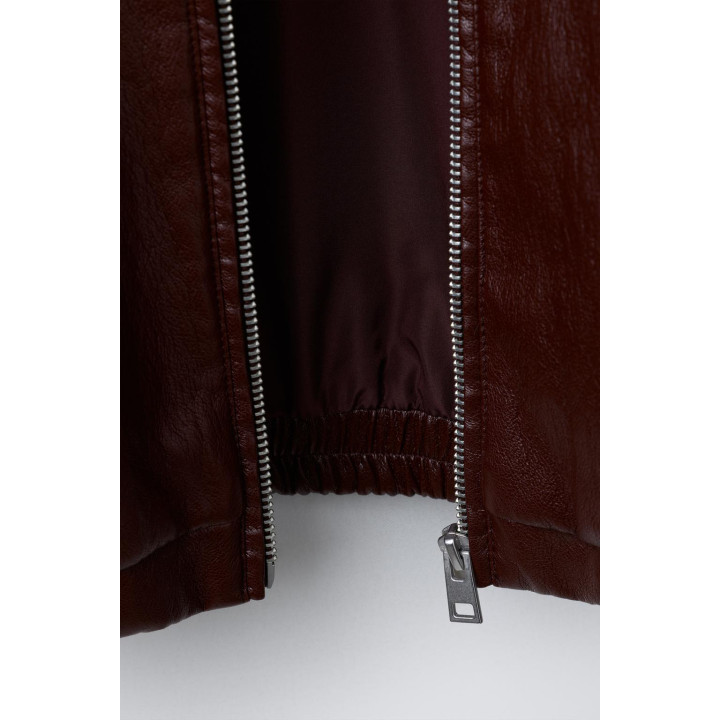 БОМБЕР ИЗ ИСКУССТВЕННОЙ КОЖИ