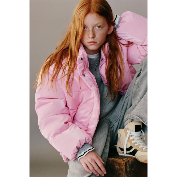 СТЕГАНАЯ КУРТКА С БЛЕСТЯЩЕЙ ОТДЕЛКОЙ