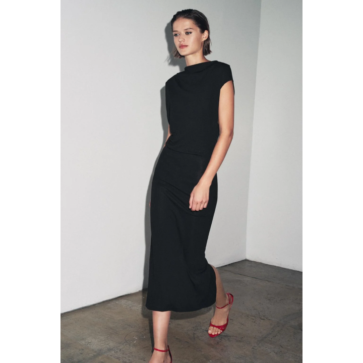 ДЛИННОЕ ПЛАТЬЕ СО СБОРКАМИ