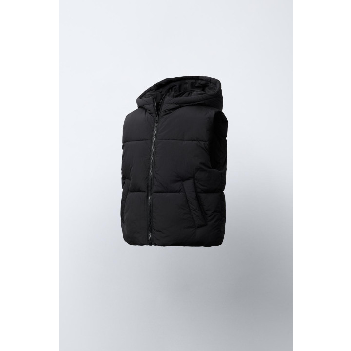 СТЕГАНЫЙ ЖИЛЕТ С КАПЮШОНОМ