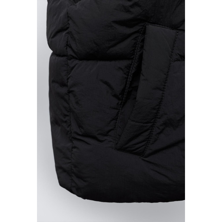 СТЕГАНЫЙ ЖИЛЕТ С КАПЮШОНОМ