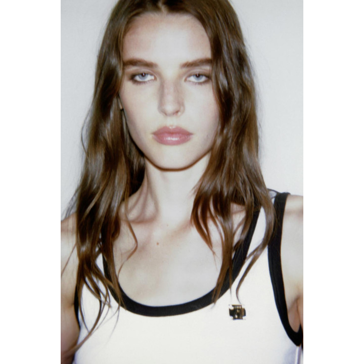 ТОП С ОТДЕЛКОЙ И БРОШЬЮ ZARA