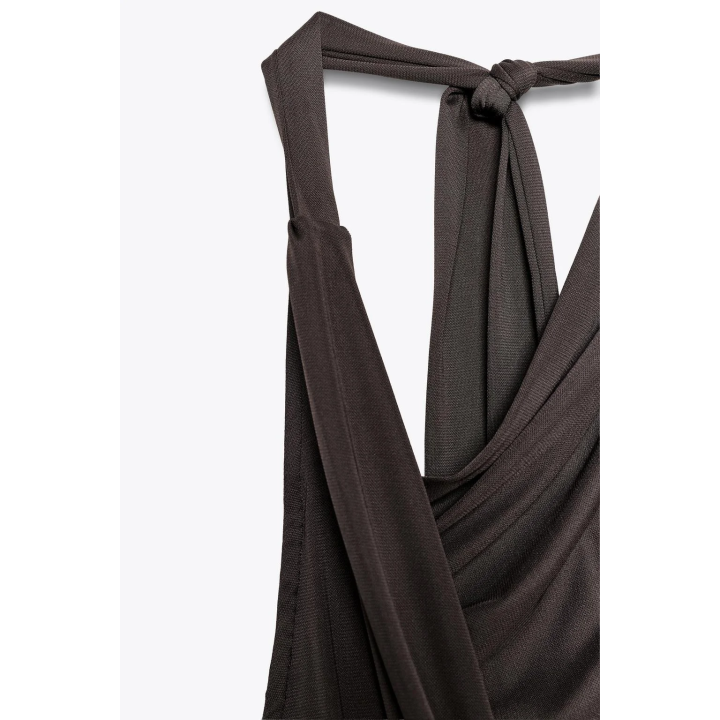 ПЛАТЬЕ С ДРАПИРОВАННЫМ ВЫРЕЗОМ И СКЛАДКАМИ