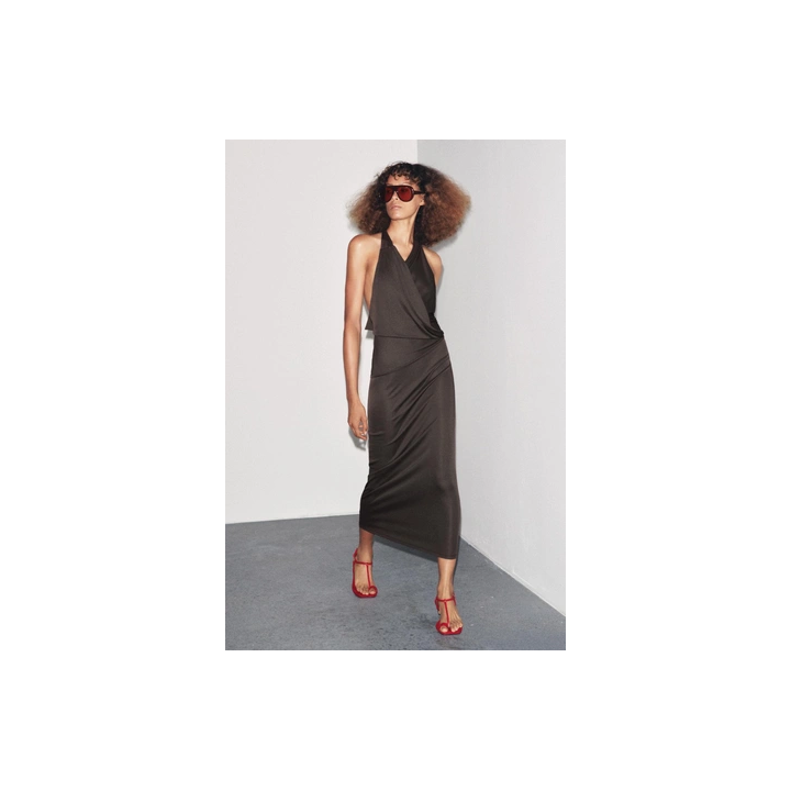 ПЛАТЬЕ С ДРАПИРОВАННЫМ ВЫРЕЗОМ И СКЛАДКАМИ