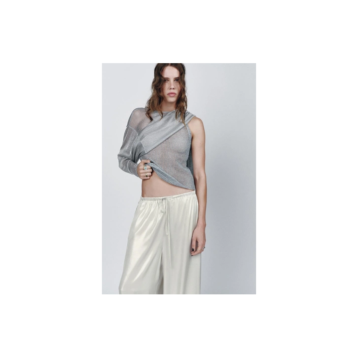 ВЯЗАНЫЙ ТОП С МЕТАЛЛИЗИРОВАННОЙ НИТЬЮ