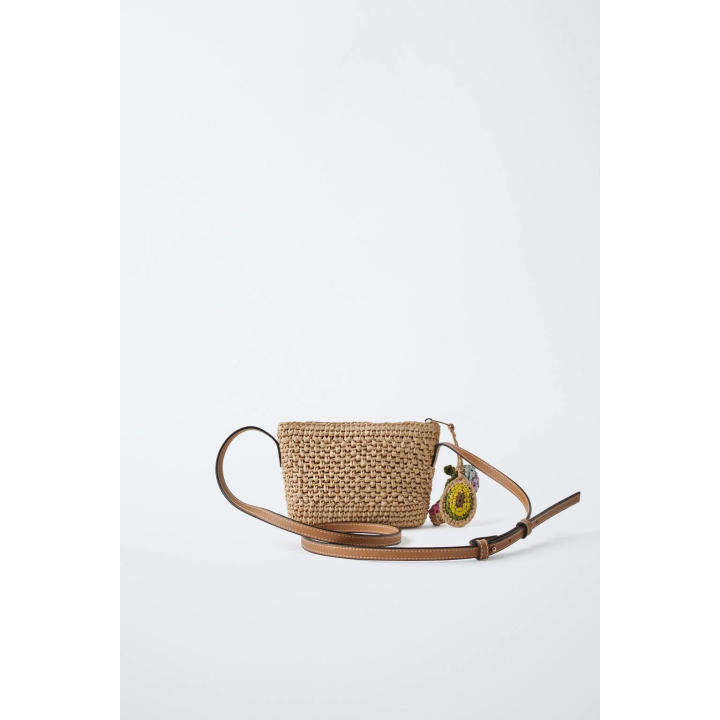 СУМКА ИЗ РАФИИ С ПОДВЕСКОЙ