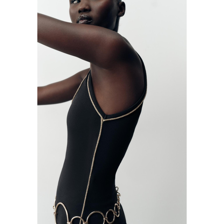 ТОП С КОНТРАСТНОЙ ОТДЕЛКОЙ И БЛЕСТЯЩЕЙ НИТЬЮ