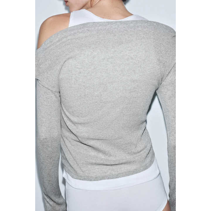 АСИММЕТРИЧНАЯ ФУТБОЛКА С ЭФФЕКТОМ ДВОЙНОГО СЛОЯ