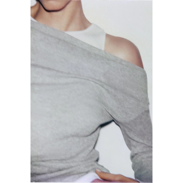 АСИММЕТРИЧНАЯ ФУТБОЛКА С ЭФФЕКТОМ ДВОЙНОГО СЛОЯ