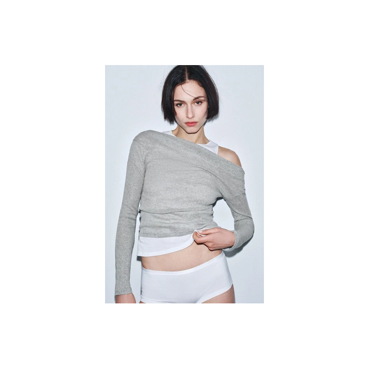 АСИММЕТРИЧНАЯ ФУТБОЛКА С ЭФФЕКТОМ ДВОЙНОГО СЛОЯ