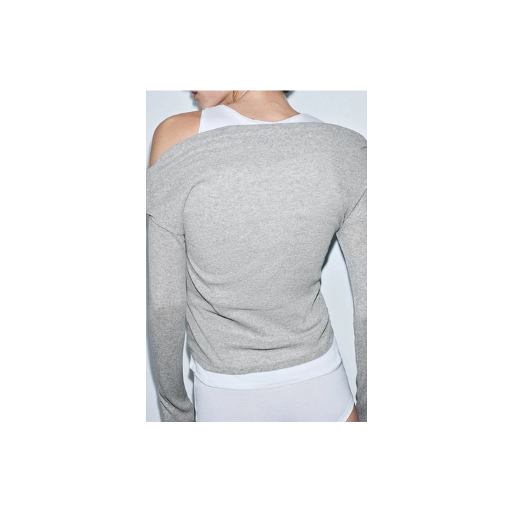 АСИММЕТРИЧНАЯ ФУТБОЛКА С ЭФФЕКТОМ ДВОЙНОГО СЛОЯ