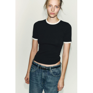 ФУТБОЛКА С ЖЕМЧУГОМ И ТРИКОТАЖНЫМИ ДЕТАЛЯМИ